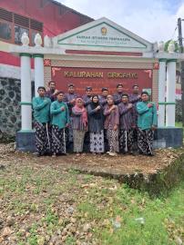 Pamong Mengenakan Pakaian Adat Gagrak Yogyakarta Setiap Kamis Pon-an